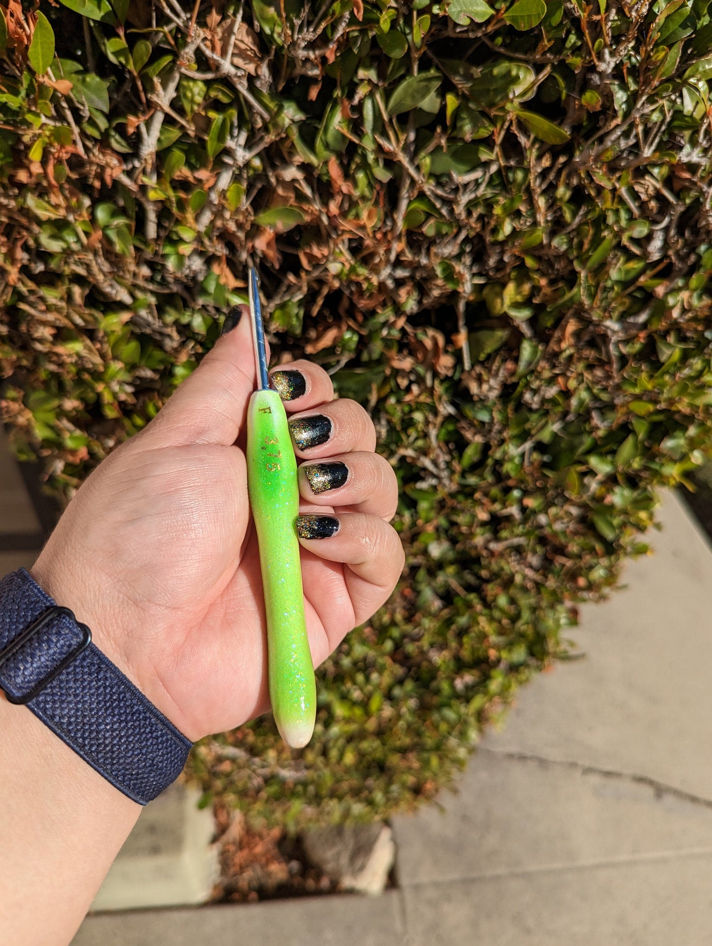 Red to Green Color Changing Glitter Crochet Hook