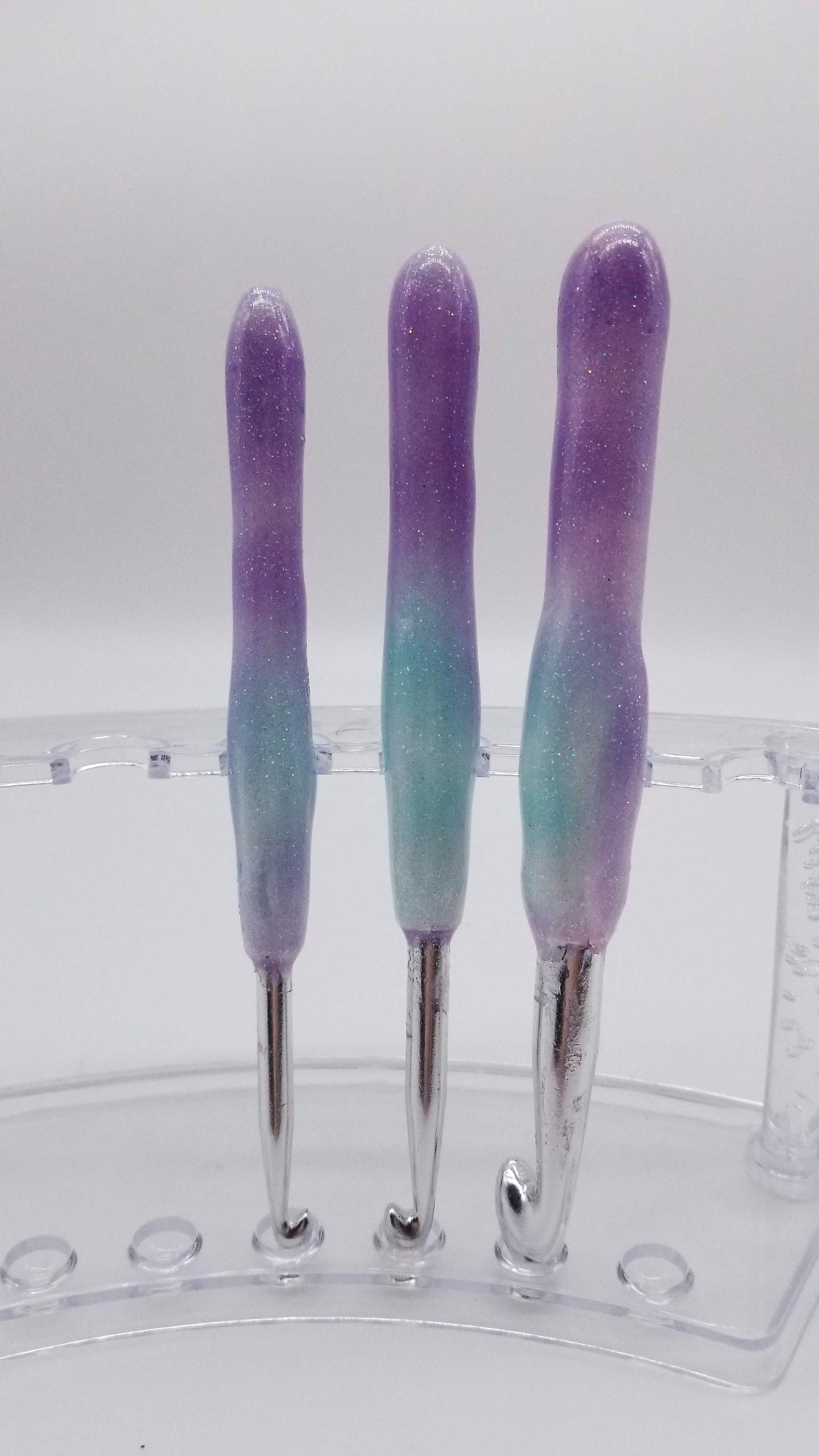 Purple to Turquoise Color Changing Glitter Crochet Hook