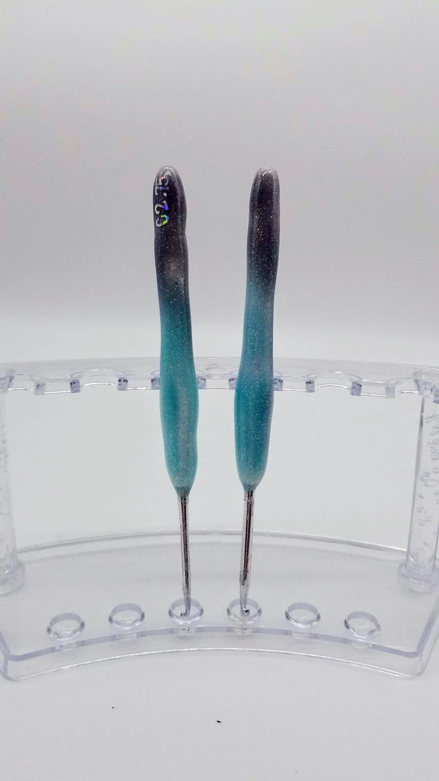 Black to Turquoise Color Changing Glitter Crochet Hook