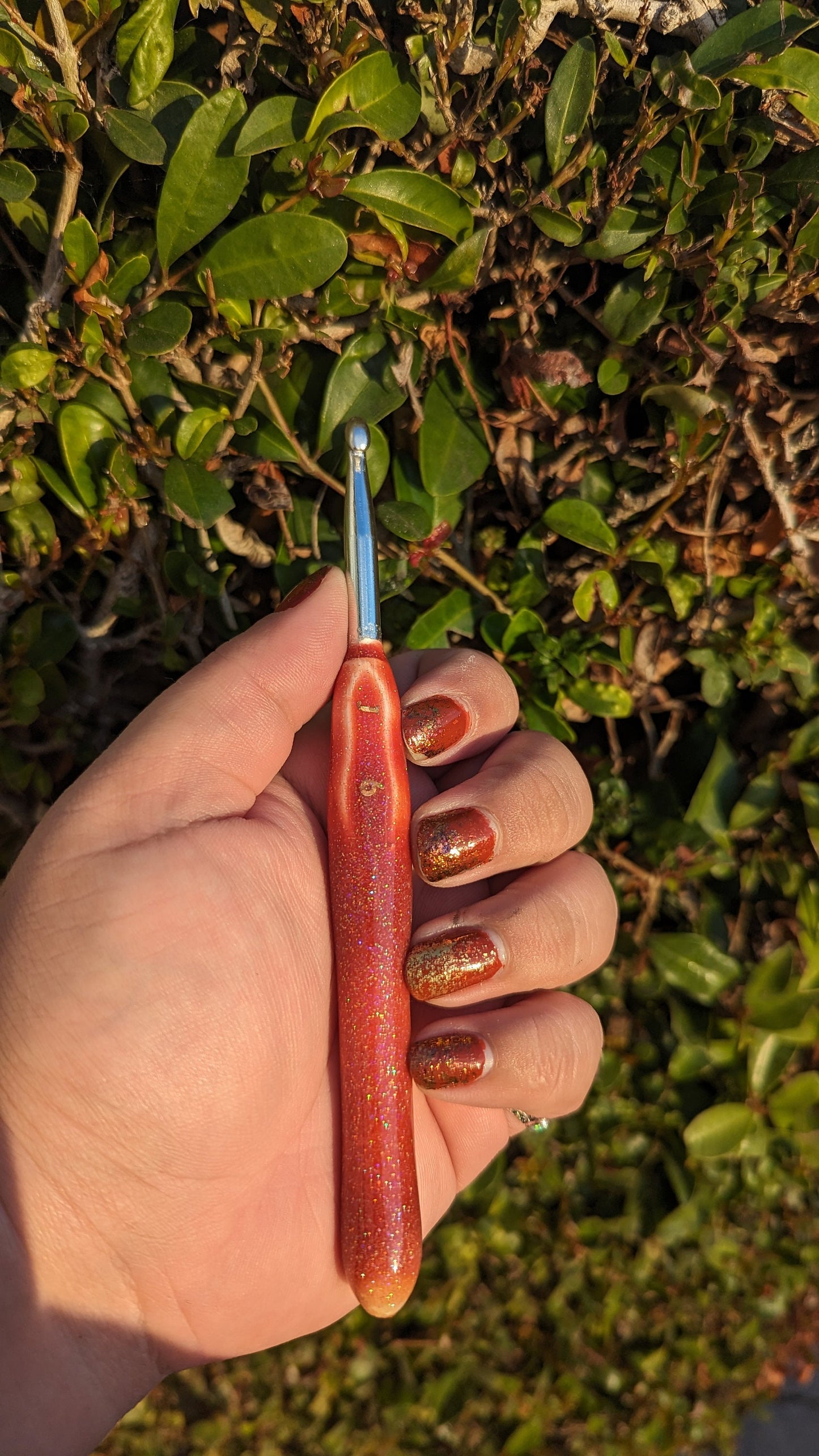 Red to Green Color Changing Glitter Crochet Hook