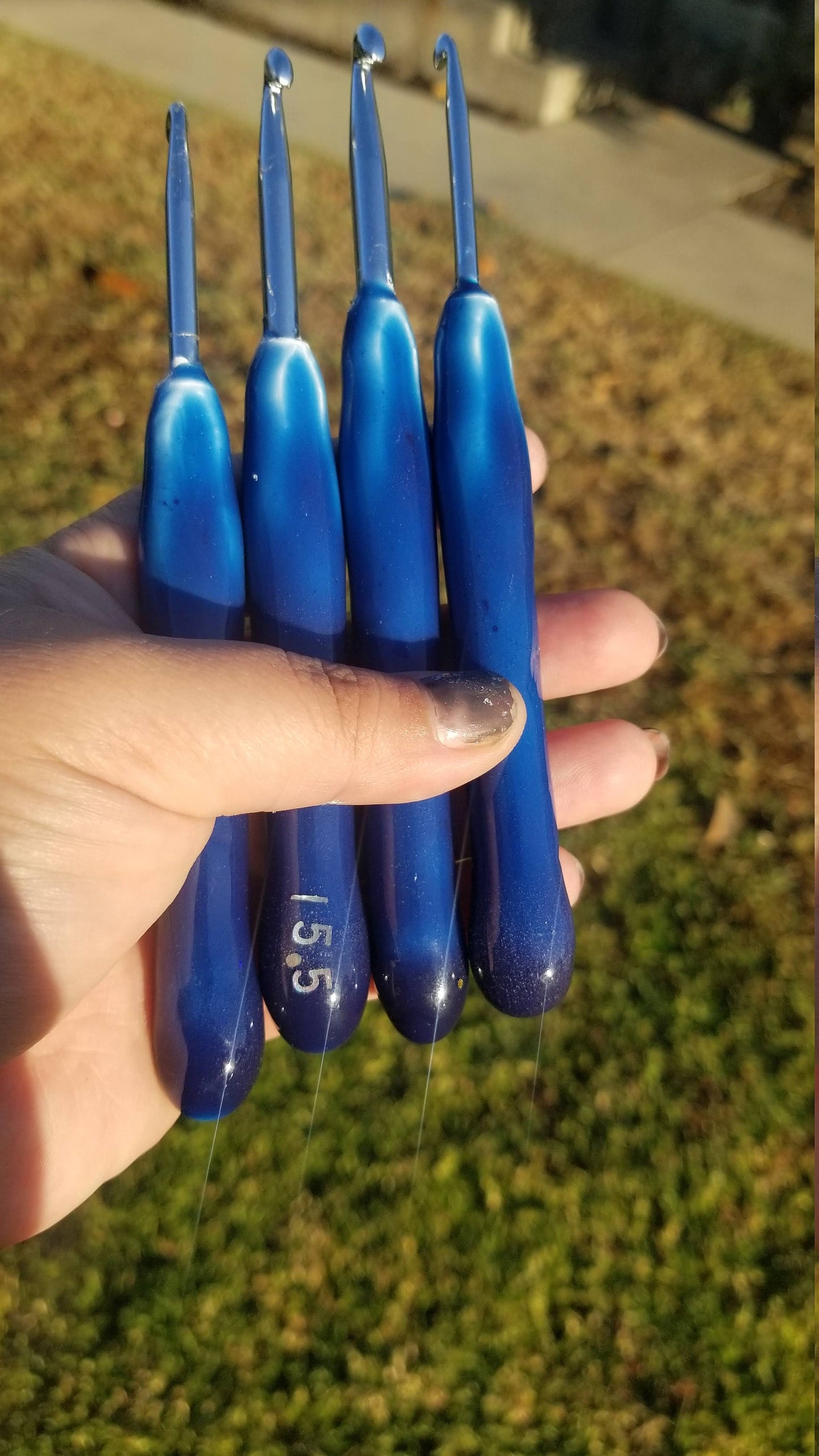 Blue to Pink Color Changing Crochet Hook