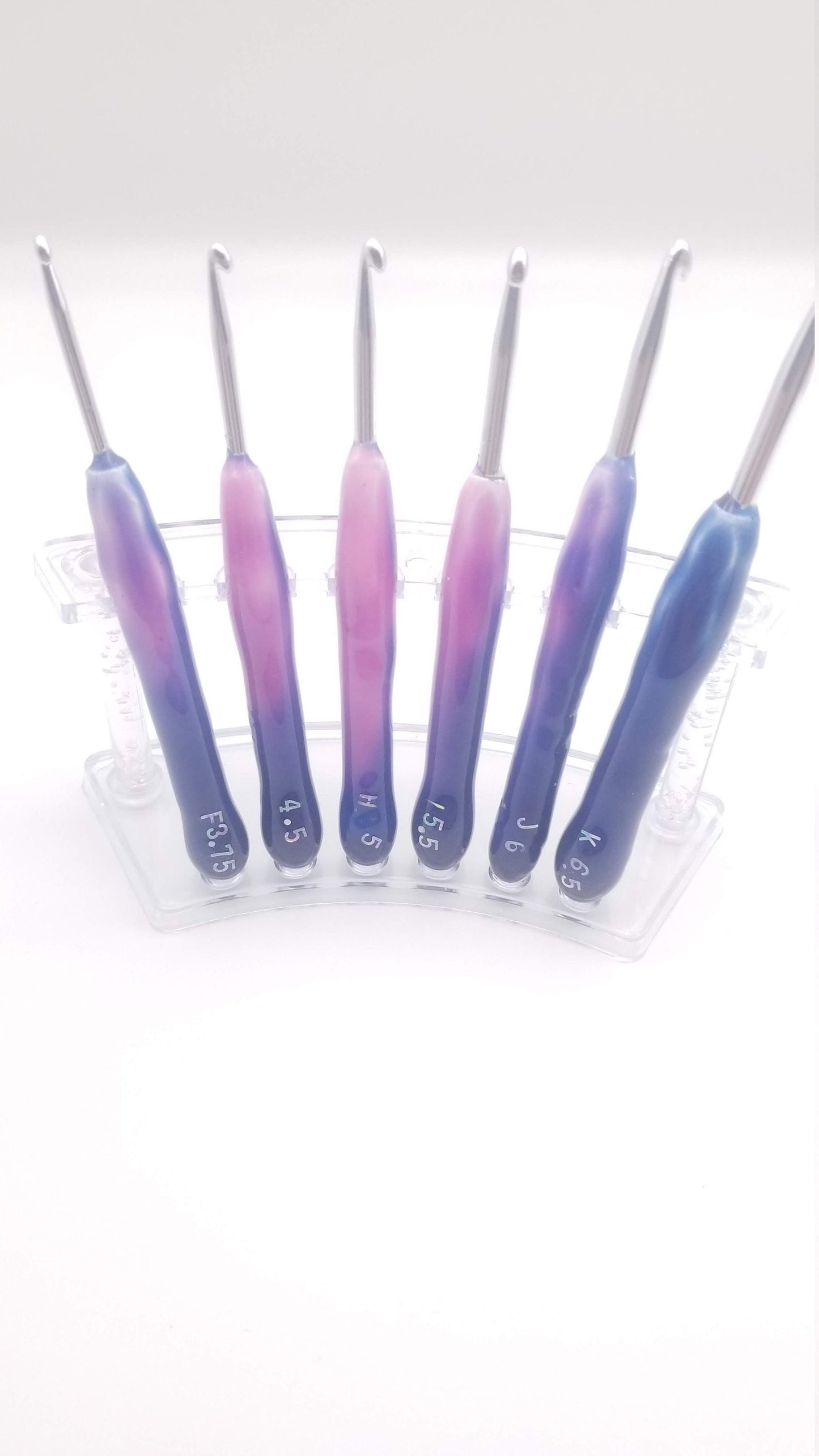 Blue to Pink Color Changing Crochet Hook