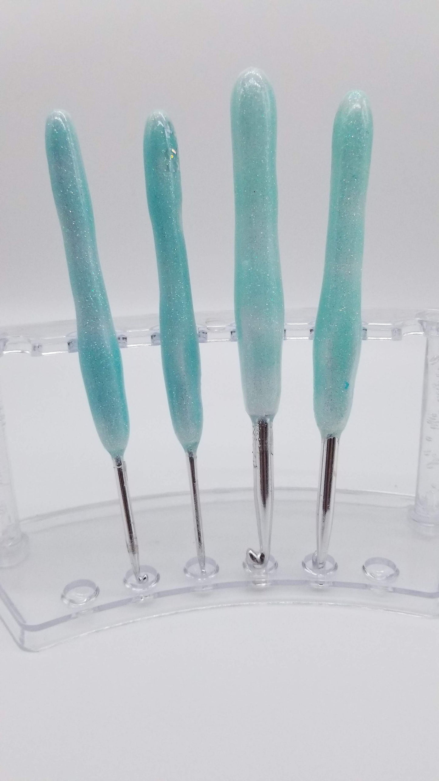 Black to Turquoise Color Changing Glitter Crochet Hook