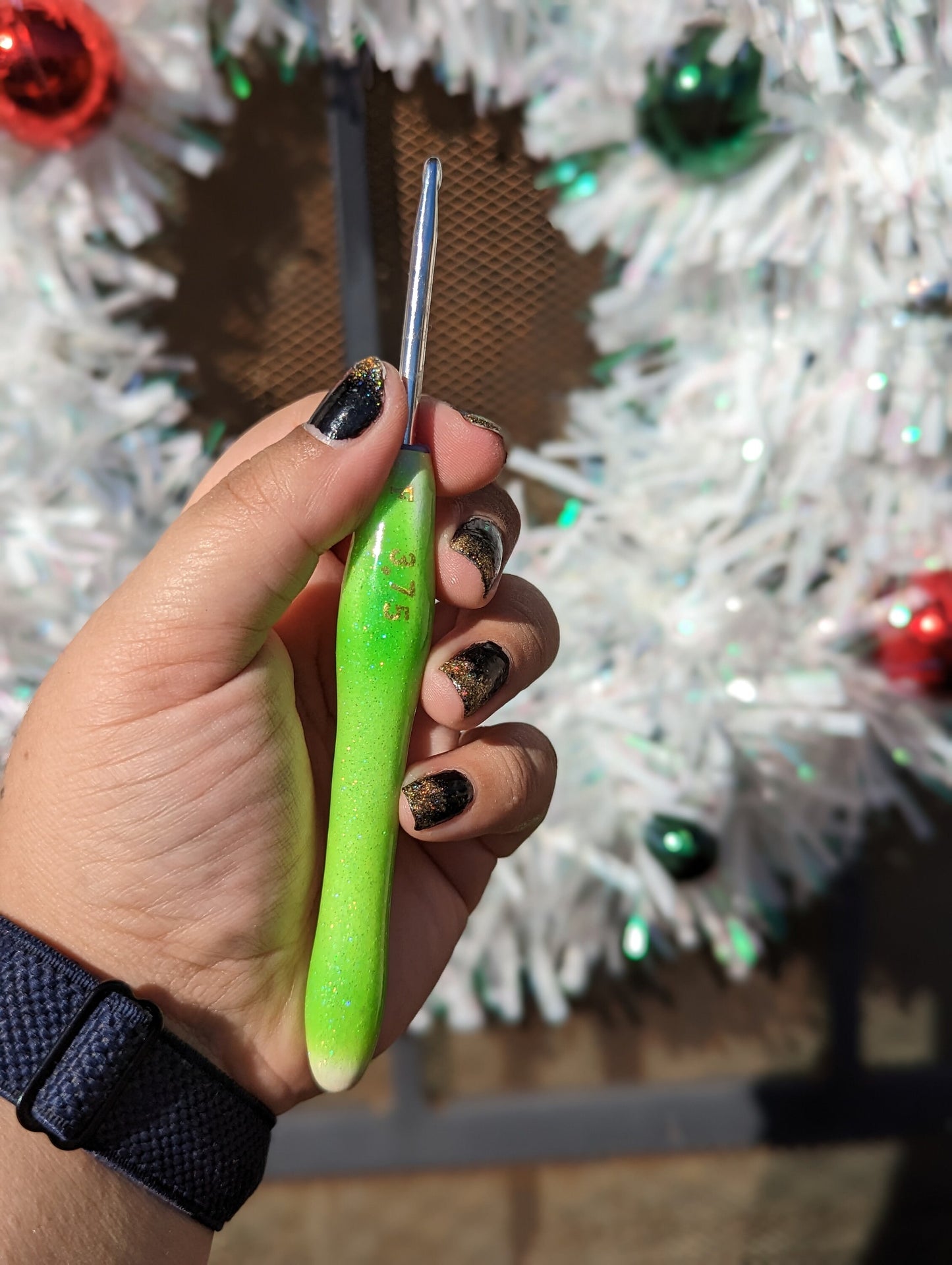 Red to Green Color Changing Glitter Crochet Hook