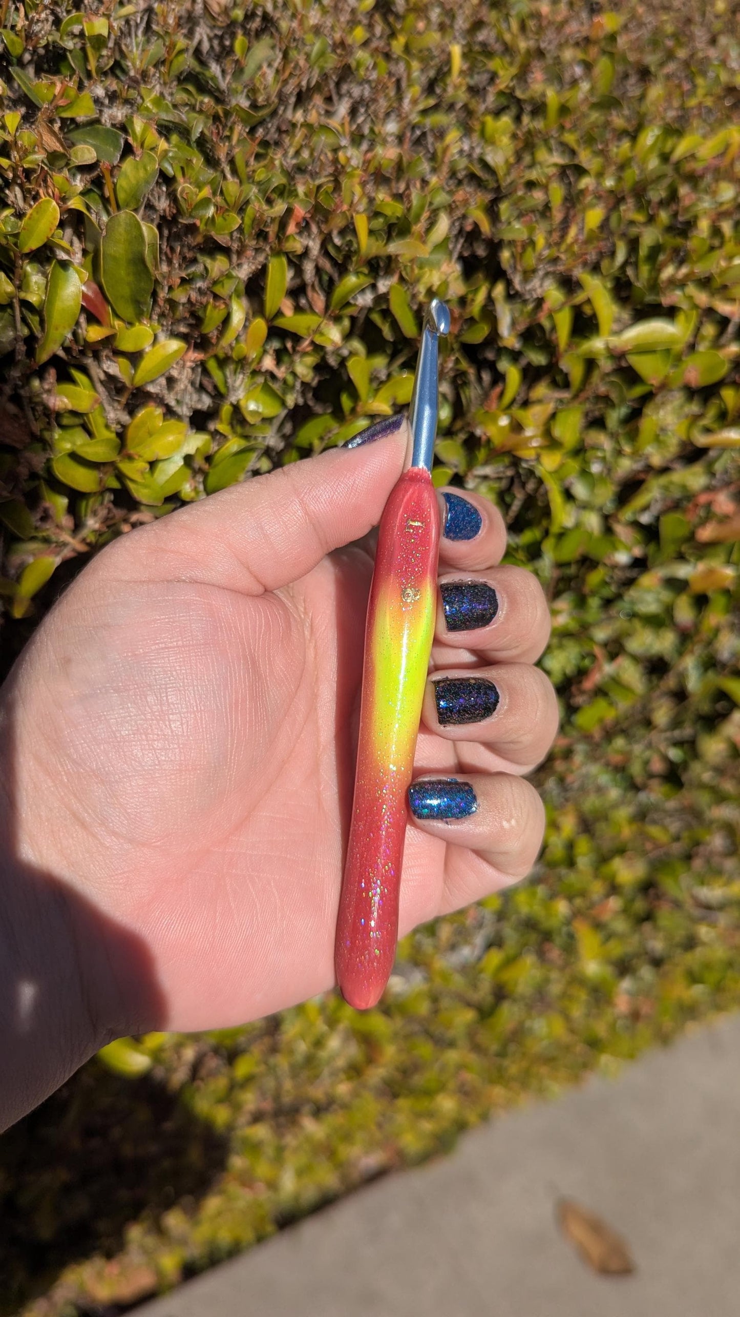 Red to Yellow Color Changing Glitter Crochet Hook