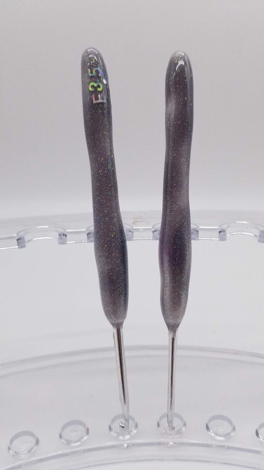 Black to Turquoise Color Changing Crochet Hook