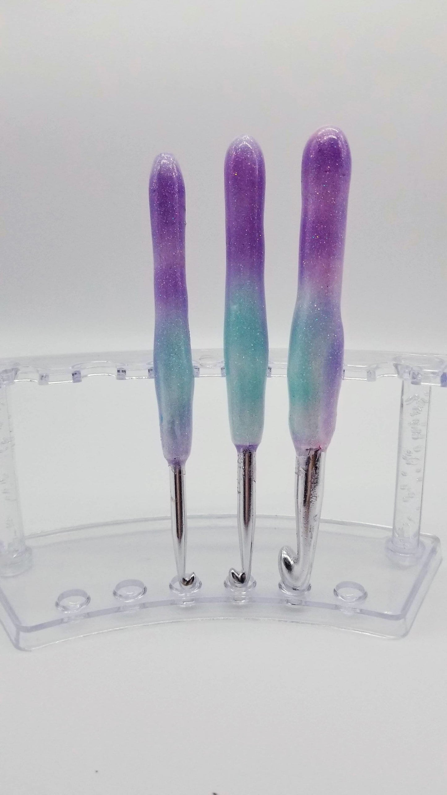 Purple to Turquoise Color Changing Glitter Crochet Hook