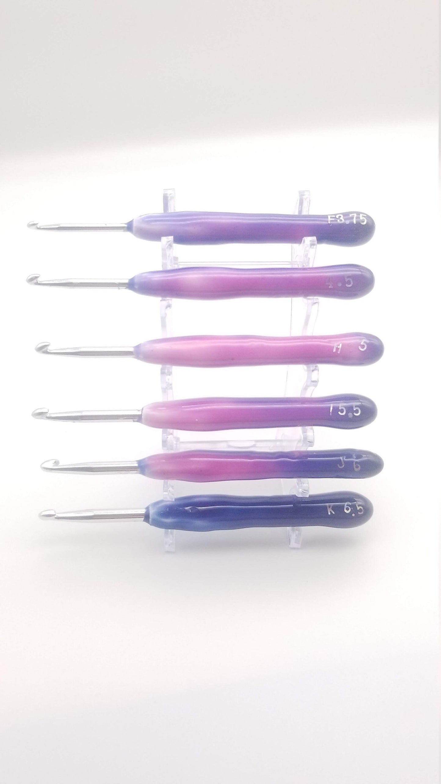 Blue to Pink Color Changing Crochet Hook