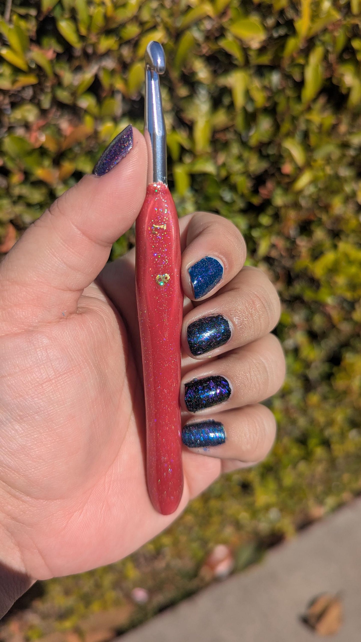Red to Yellow Color Changing Glitter Crochet Hook