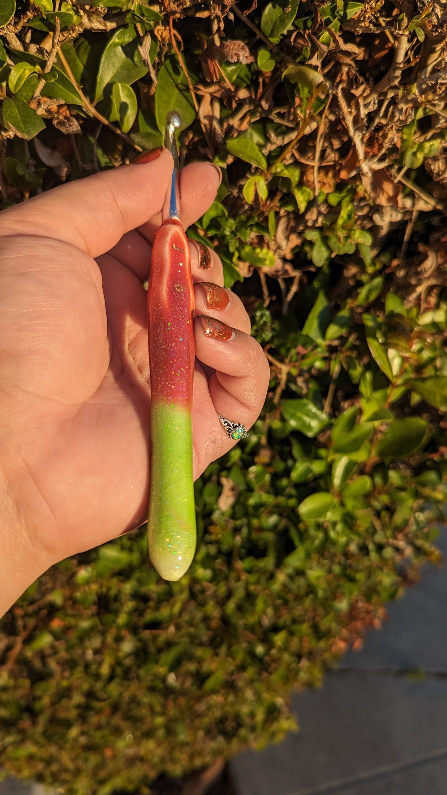 Red to Green Color Changing Crochet Hook