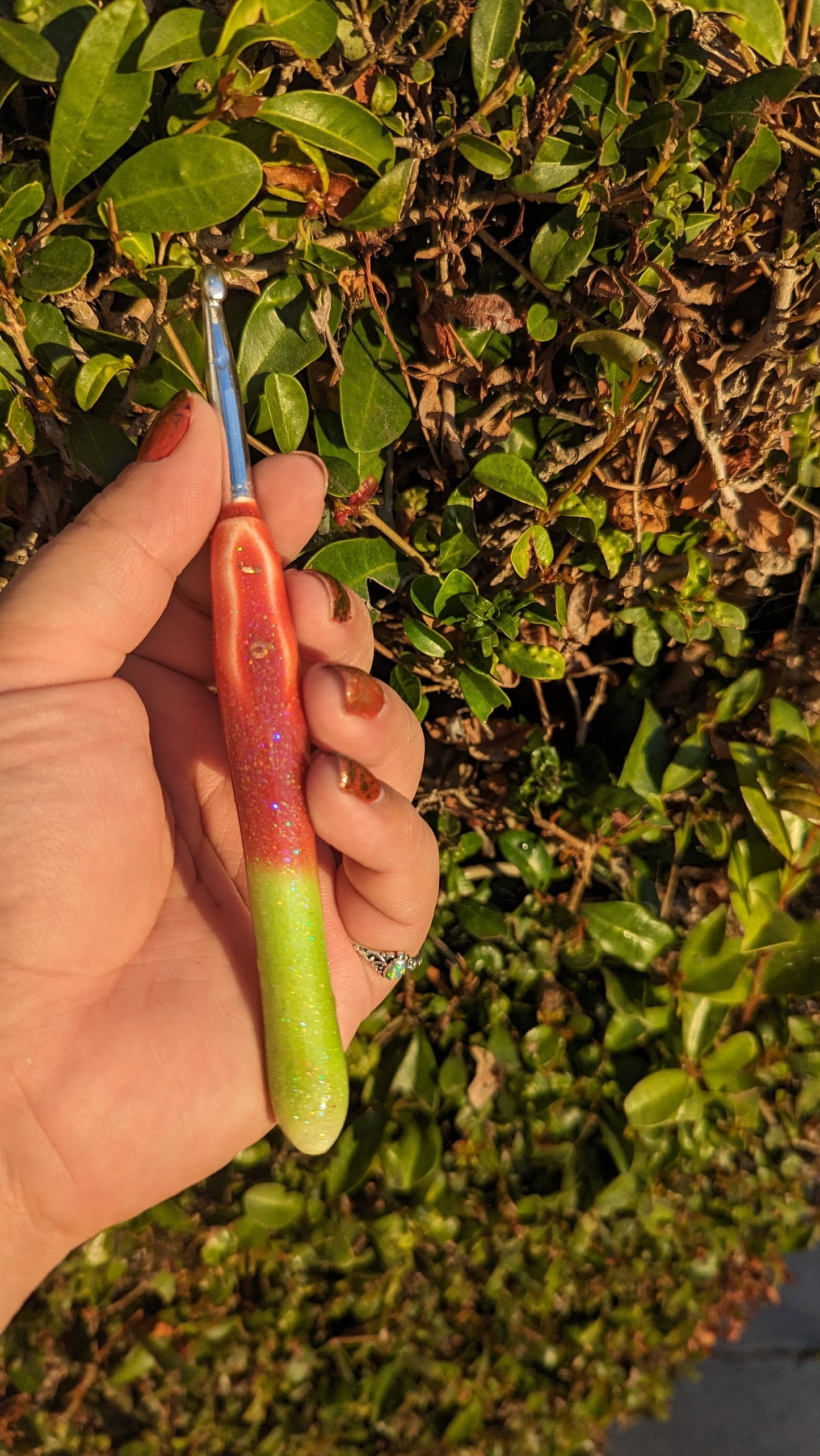 Red to Green Color Changing Glitter Crochet Hook