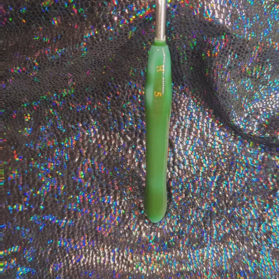 Green to Pink Color Changing Crochet Hook: Novelty Crochet Gift